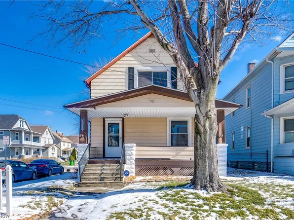 4063 E 44th St, Newburgh Heights, OH 44105