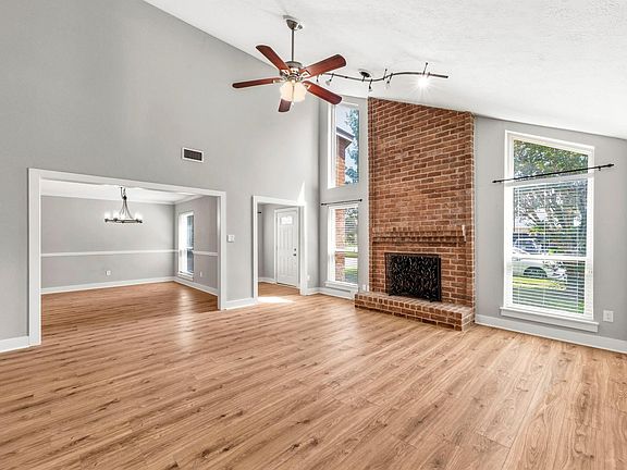 3rd image of 1410 Park Wind Dr