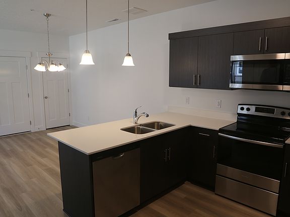 4th image of 4661 S Poplar Way #201