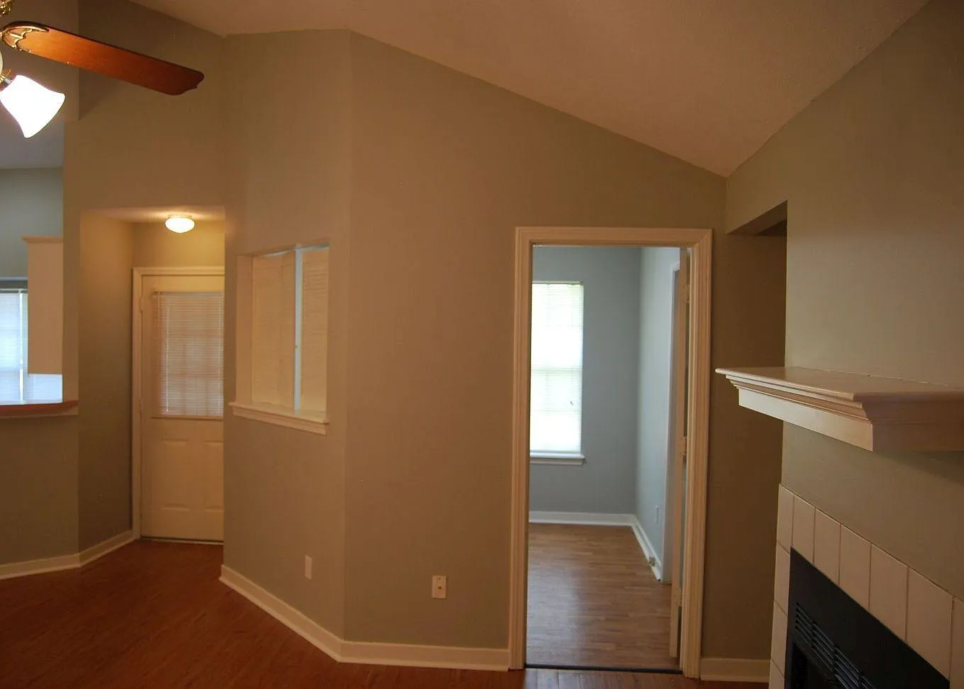 2 bed, 1100 sqft, $1,540 — Photo 4