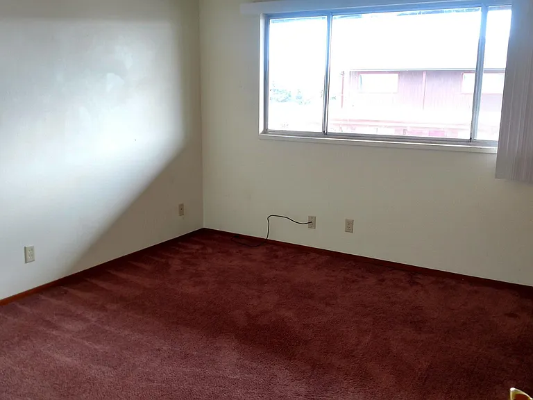 1648 Fischer Ave — Photo 6