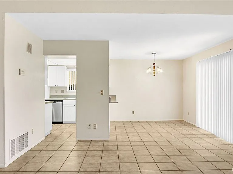 26342 Snowden Ave — Photo 6