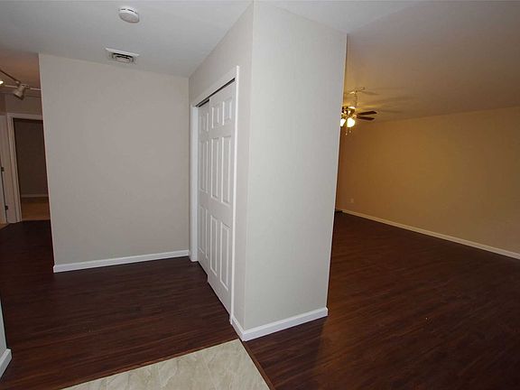 2nd image of 25 Chateau Dr