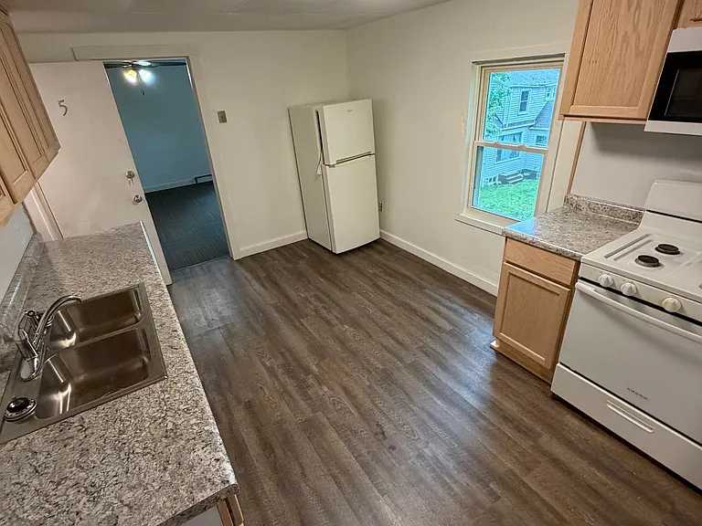 317 W Todd Ave #5 — Photo 5