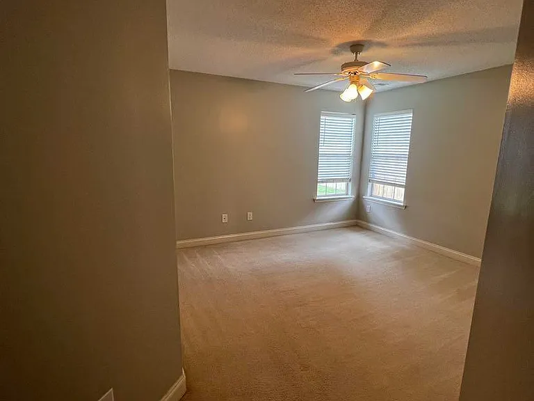306 Hummingbird Ln — Photo 16