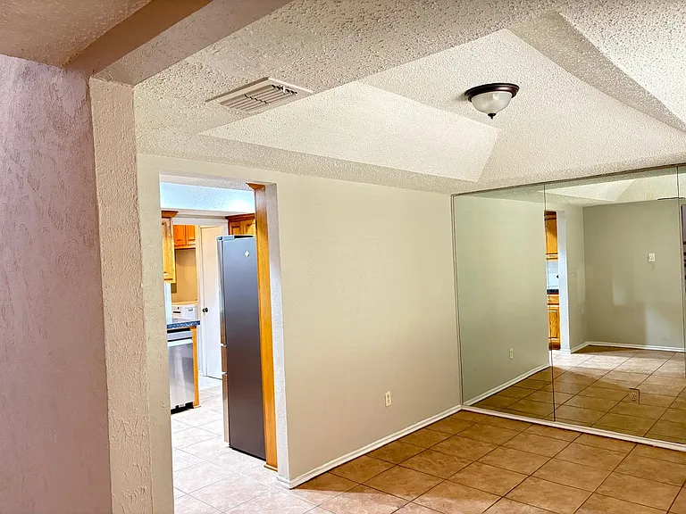 805 W Rochelle Rd — Photo 14