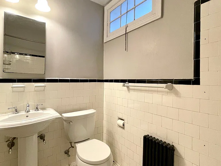 1814 C St SE #3 — Photo 7