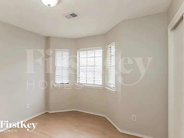 8603 Kinghaven St — Photo 12