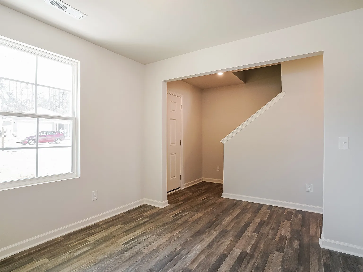 3 bed, 3.0 bath, 2014 sqft, $1,899 — Photo 2