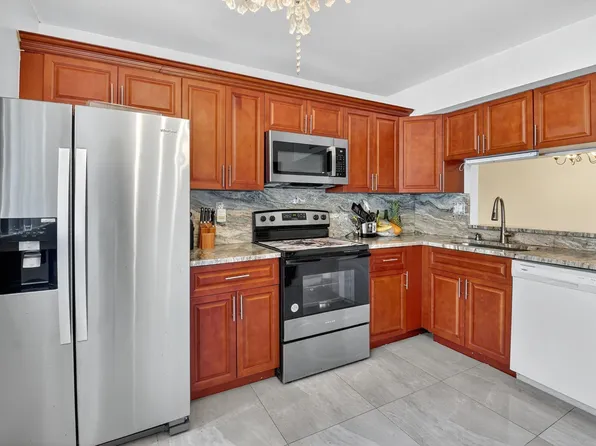 15401 Pembridge Avenue #13, Delray Beach, FL 33484