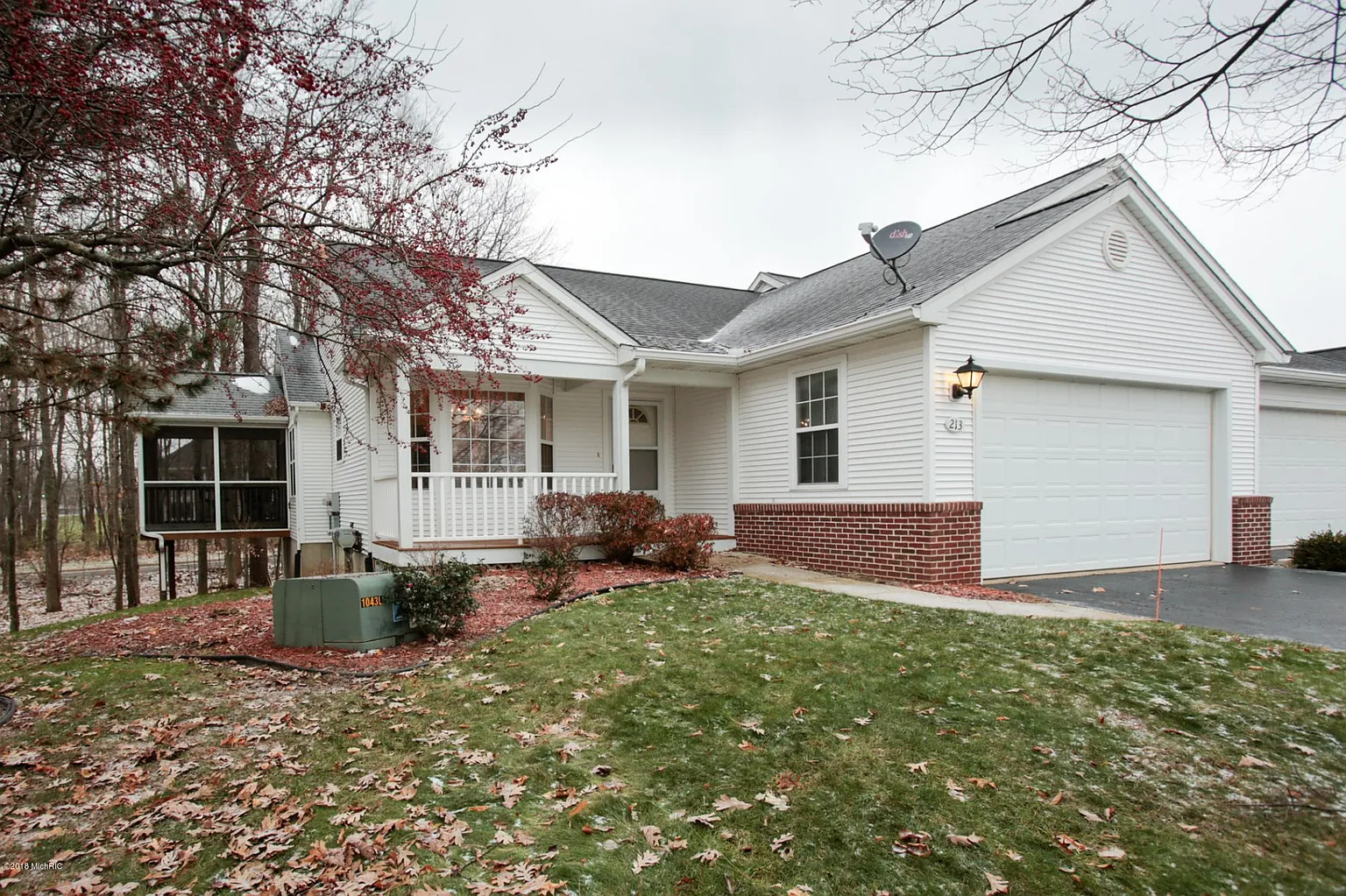 213 Eastman Ct photo 1