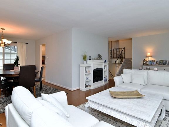 5th image of 6419 Longridge Rd