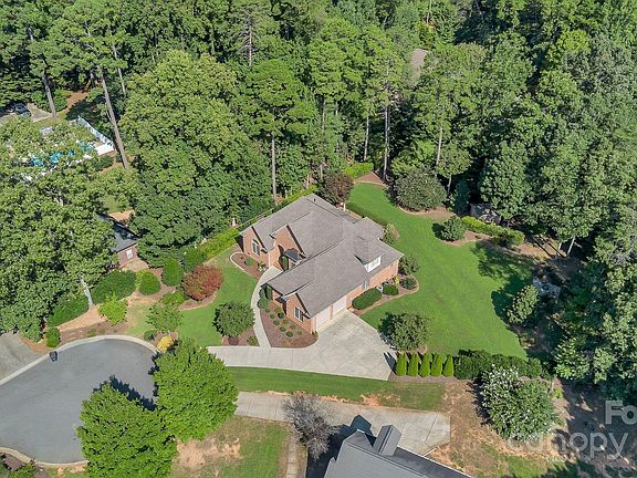 3rd image of 101 Cabana Dr