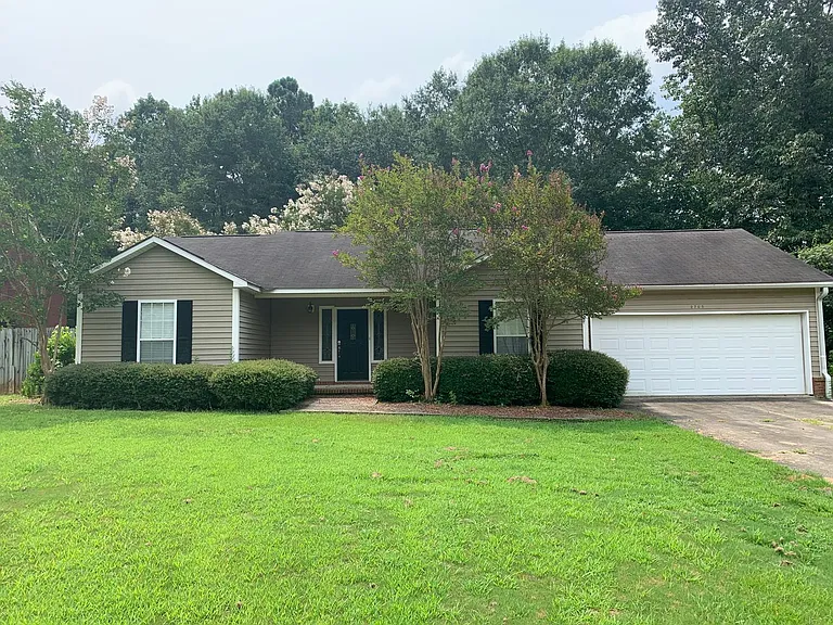 2705 Cunningham Ct — Photo 2