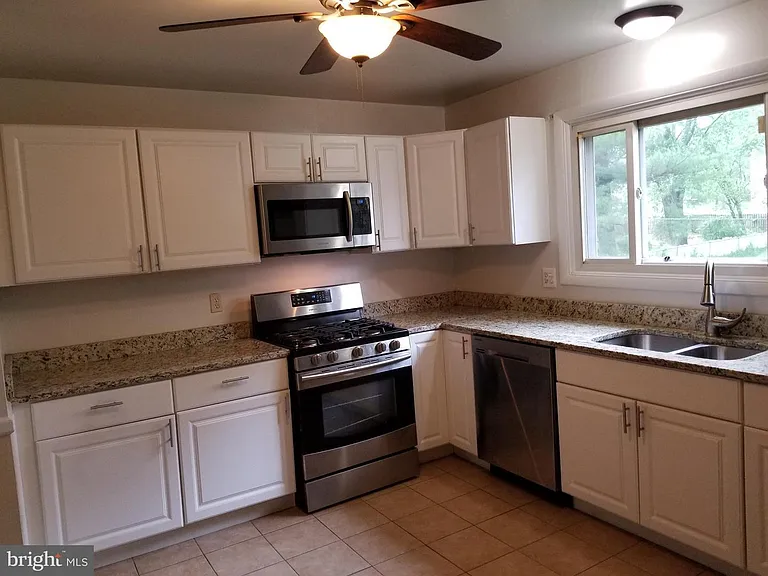 9210 Maple Rock Dr — Photo 5
