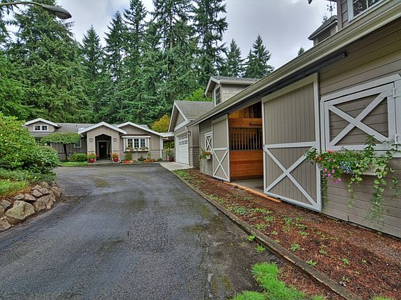 2nd image of 13240 NE 40th St