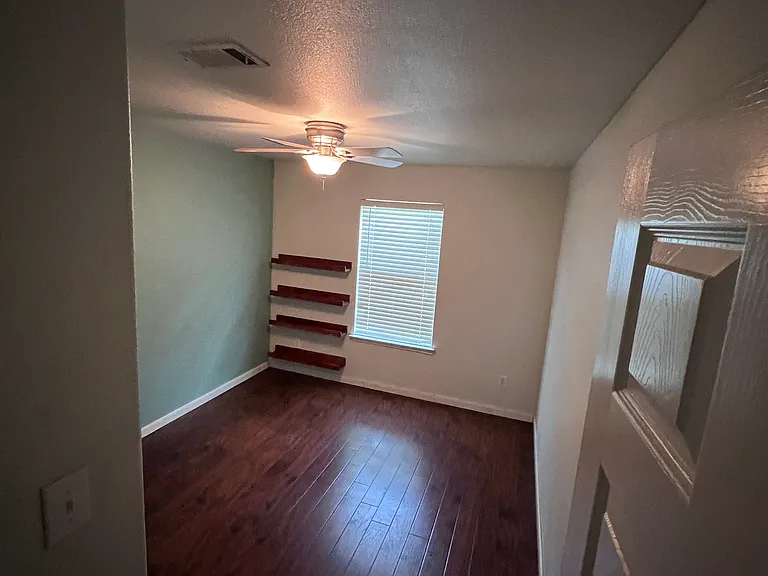 1322 Flagstone St — Photo 5