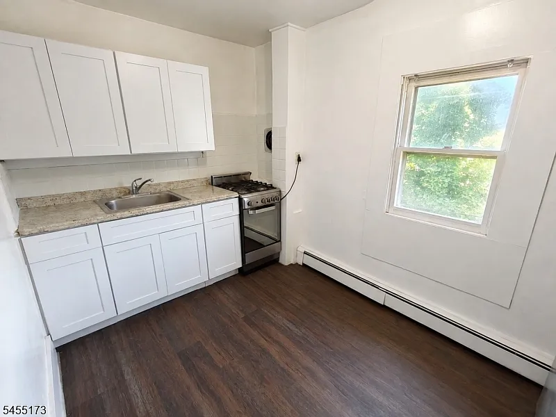 1 bed, 1.0 bath, $1,800 — Photo 3