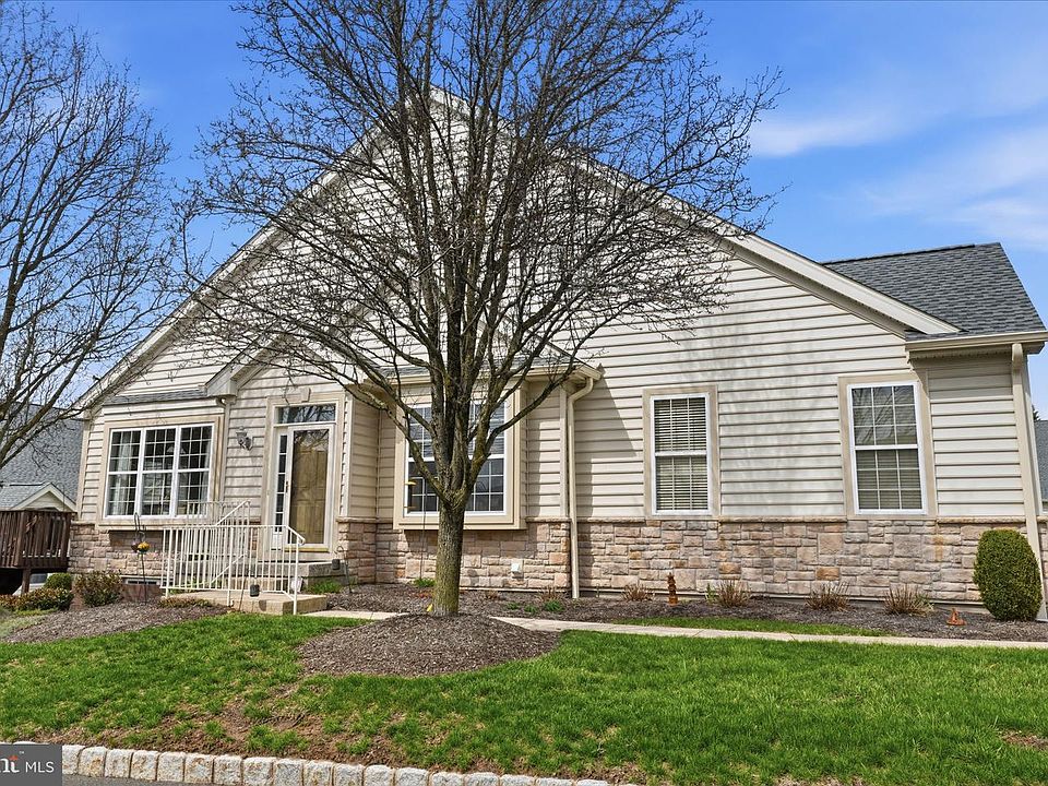 1st image of 201 Canterbury Ct #31
