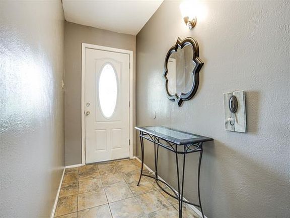 4th image of 318 Bluffview Dr