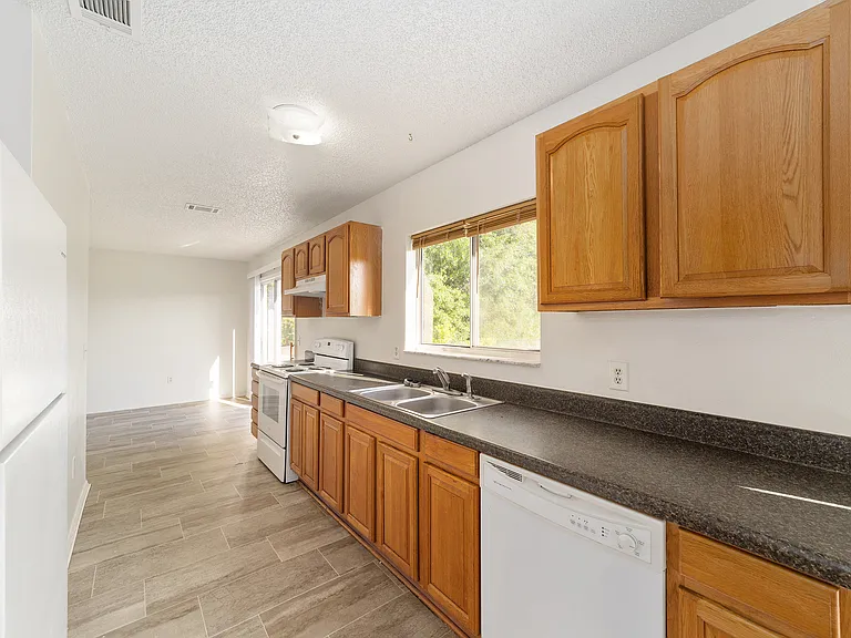 325 Oak Track Crse — Photo 13