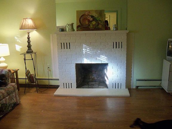 4th image of 208 Avenue E