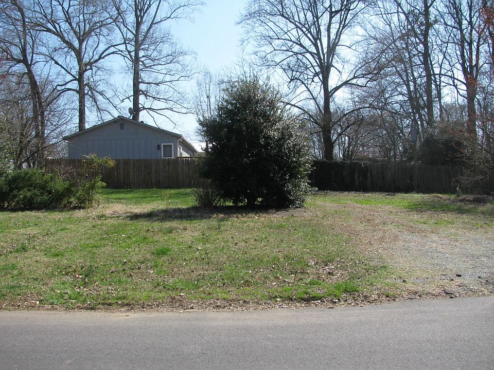 2nd image of 330 Pine Needles Dr