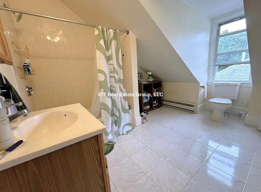 4 bed, 1600 sqft, $5,500 — Photo 3