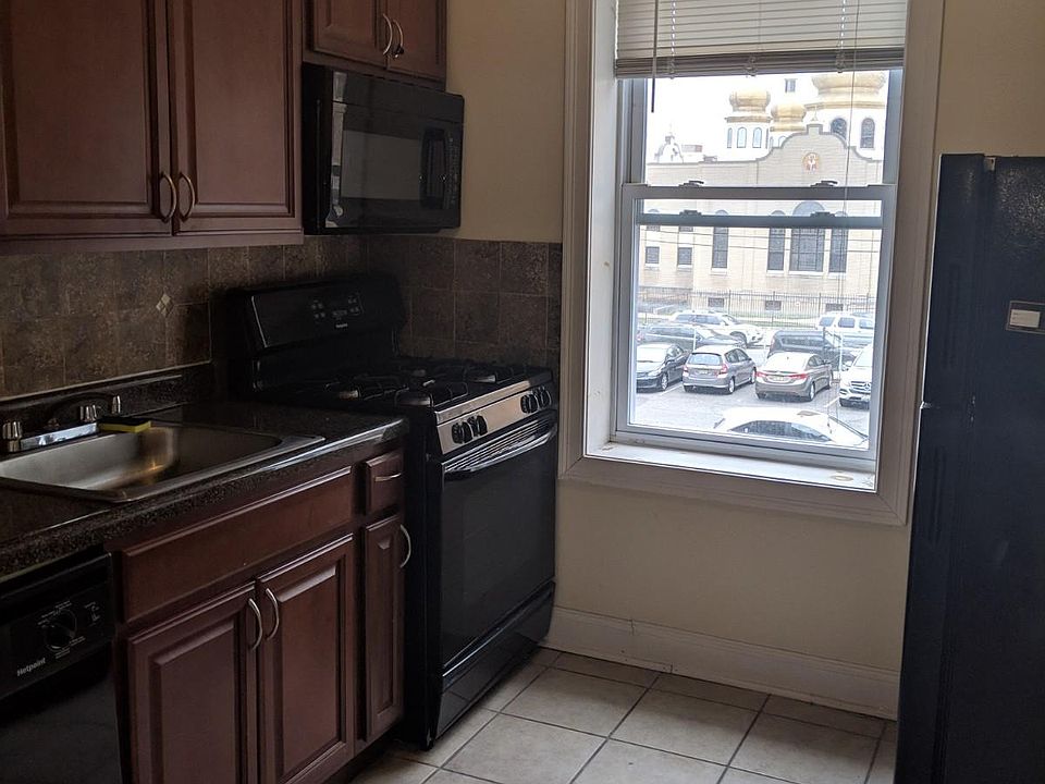 2nd image of 11 Gifford Ave APT 2C
