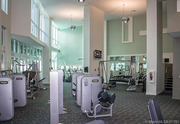 4th image of 1900 N Bayshore Dr APT 3105
