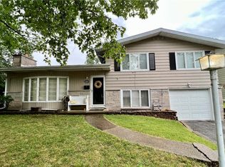 1902 Hawthorne Dr, Decatur, IL 62521