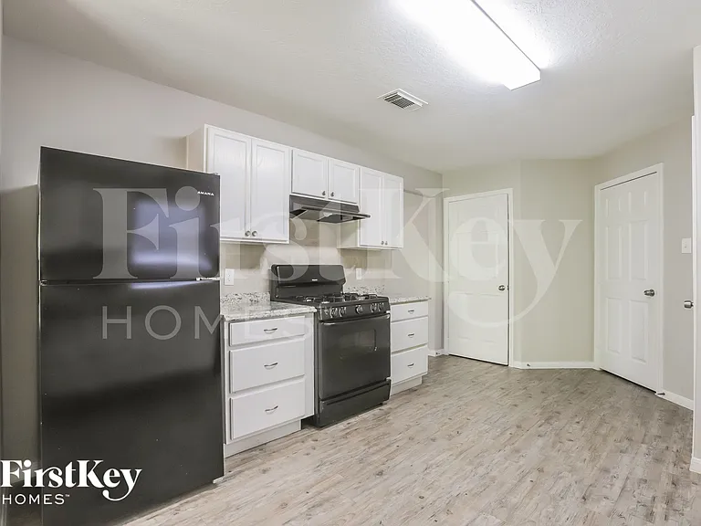 2911 Cypress Island Dr — Photo 6