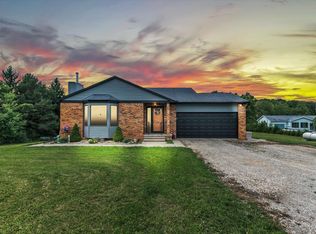 19310 Hickory Ridge Rd, Fenton, MI 48430