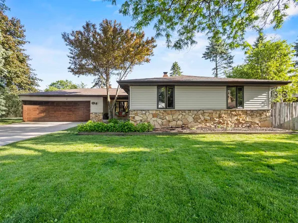 1731 Oakridge Ct, Menasha, WI 54952