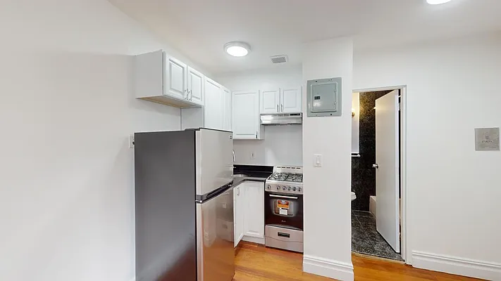 Rented by Bond New York | media 15