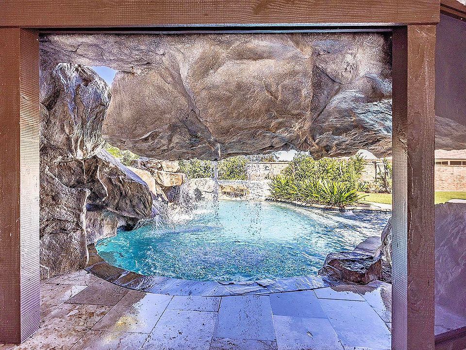 1st image of 124 Houmas Dr