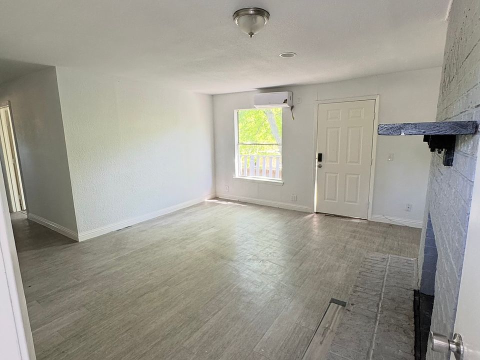 1st image of 3516 Statler Dr #B