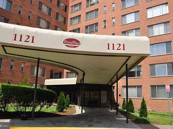 2nd image of 1121 Arlington Blvd APT 605