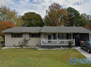 504 Holloway St NW, Hartselle, AL 35640