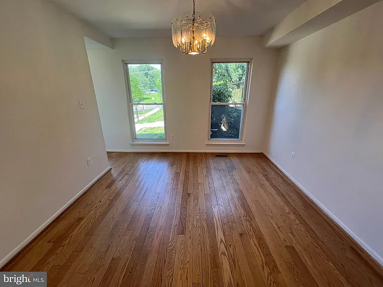 5566 Burnside Dr — Photo 8