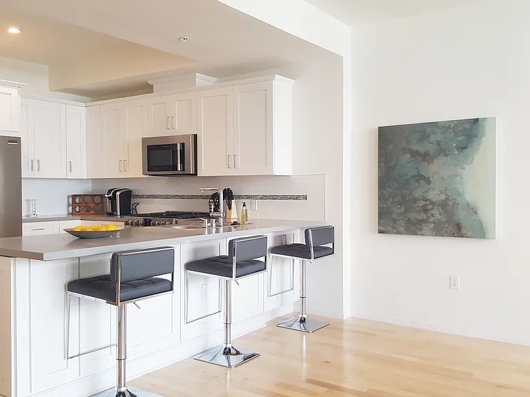 738 S Ogden Dr — Photo 17