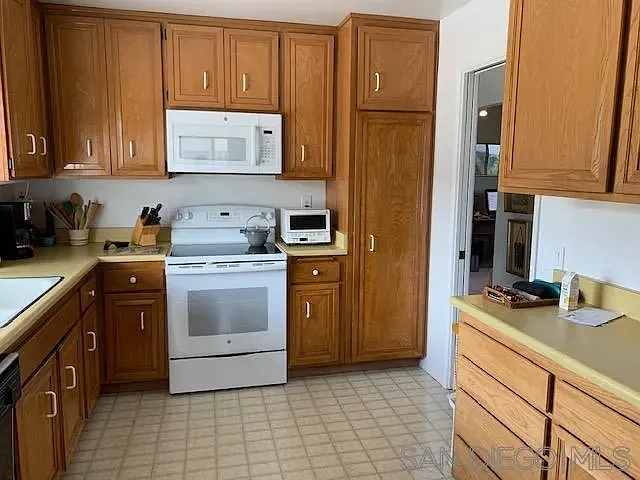 17309 Plaza Maria — Photo 3