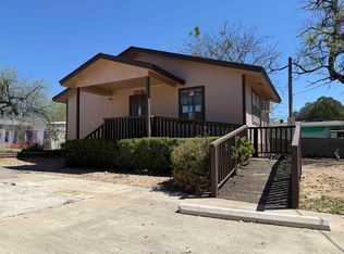 305 W Viesca St, Del Rio, TX 78840