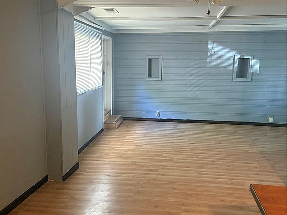 4th image of 933 Myrtle Ave