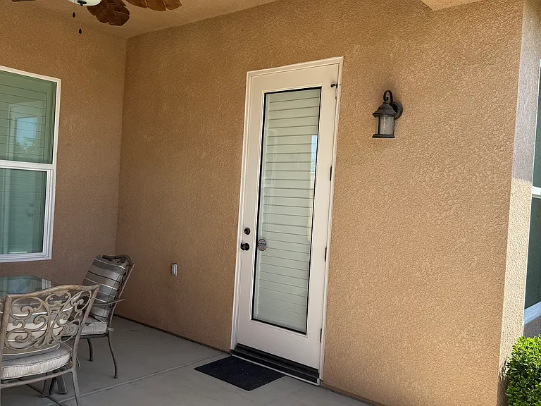 2111 S Church Ave — Photo 29