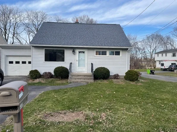 300 Tyler Ter, Liverpool, NY 13088