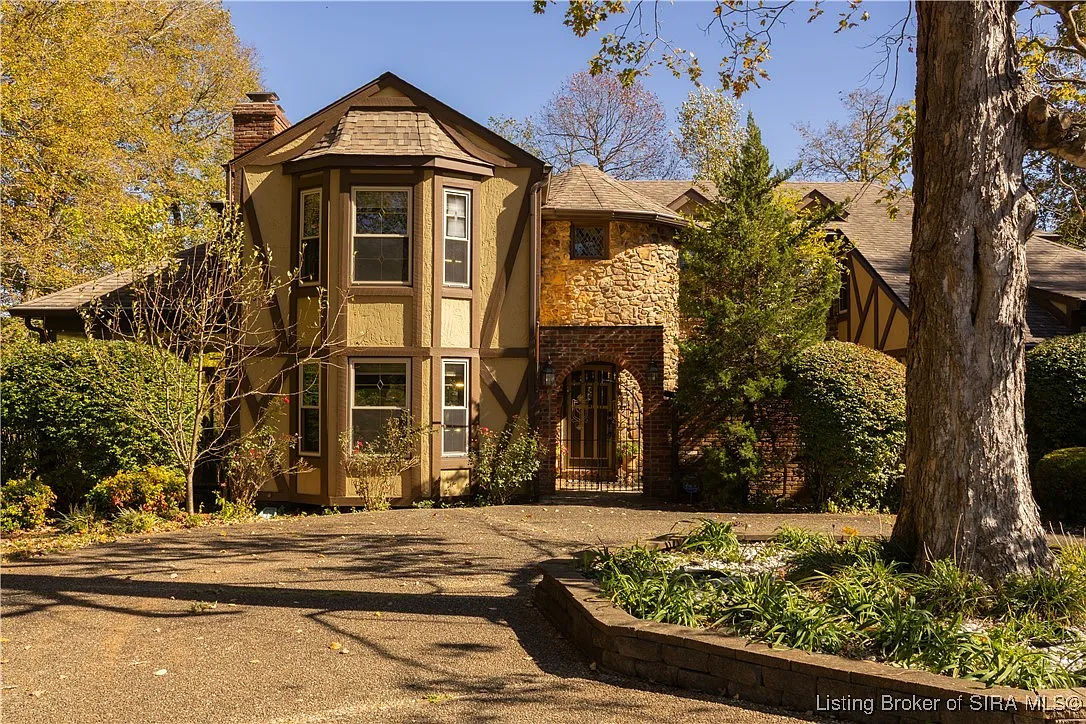 261 Indian Hills Drive NE photo 1