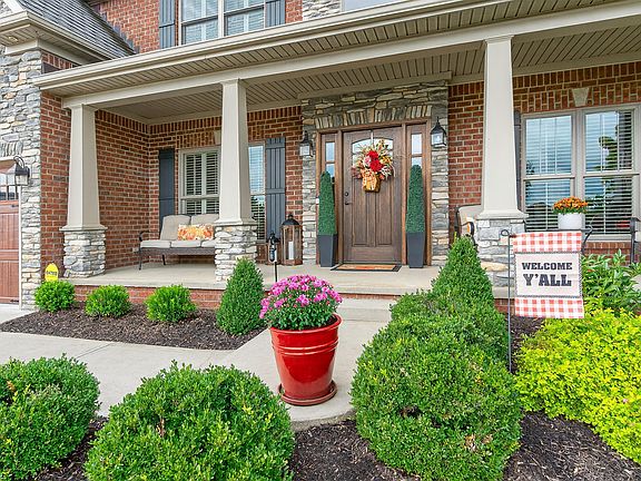 3rd image of 2433 Pascoli Pl