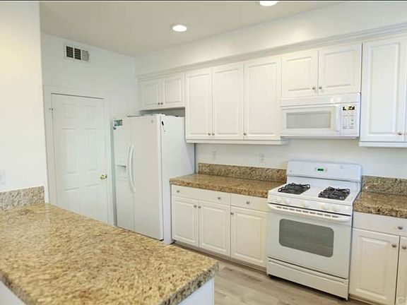 3rd image of 33570 Willow Haven Ln