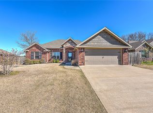 800 Sand St, Cave Springs, AR 72718